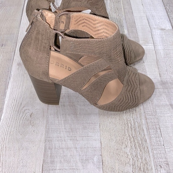 Torrid 4H olive cutout heeled booties perforated size 7W - Picture 3 of 10